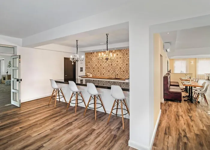 Toscanina Garni Hotel 4*