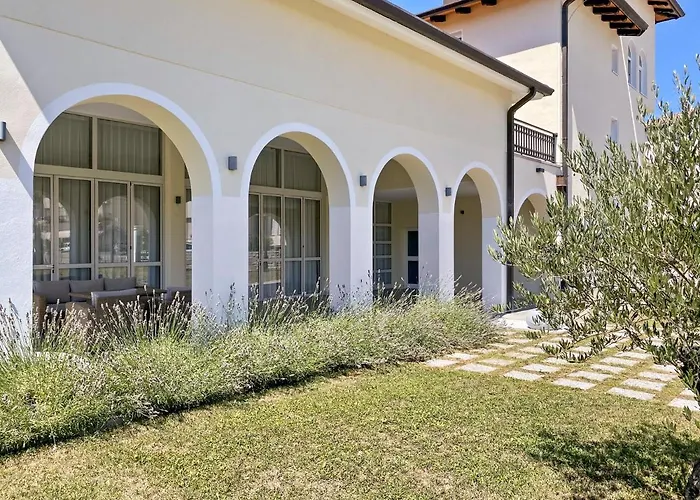 Hotel Toscanina Garni Dobrovo