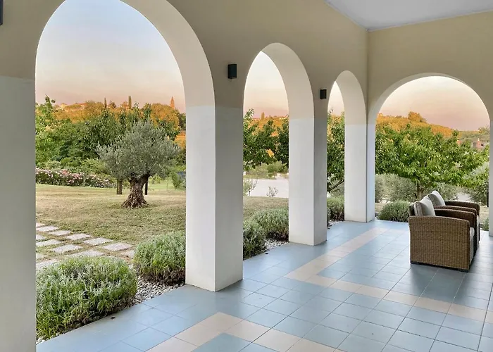 Toscanina Garni Hotel 4*